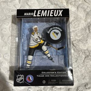 Mario Lemieux collectors edition figure